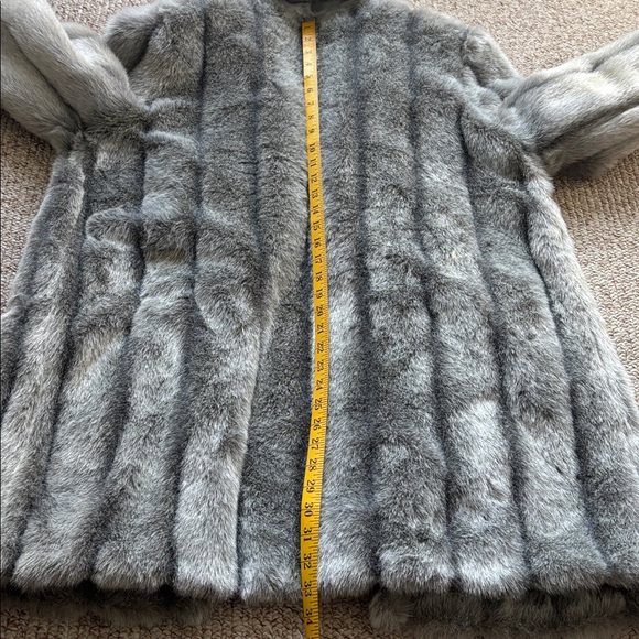 Dennis Basso Luxurious Silver Gray Faux Fur Coat Size Large L - Picture 16 of 16